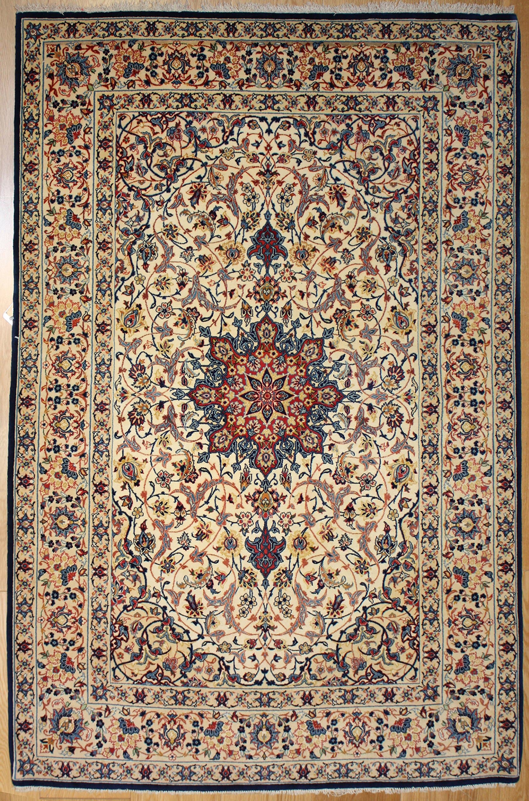 Beautiful Decorative Isfahan Rug - Size:155 x 108 cm Code R8673